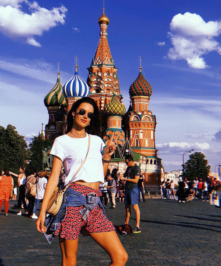 Алессандра Амбросио